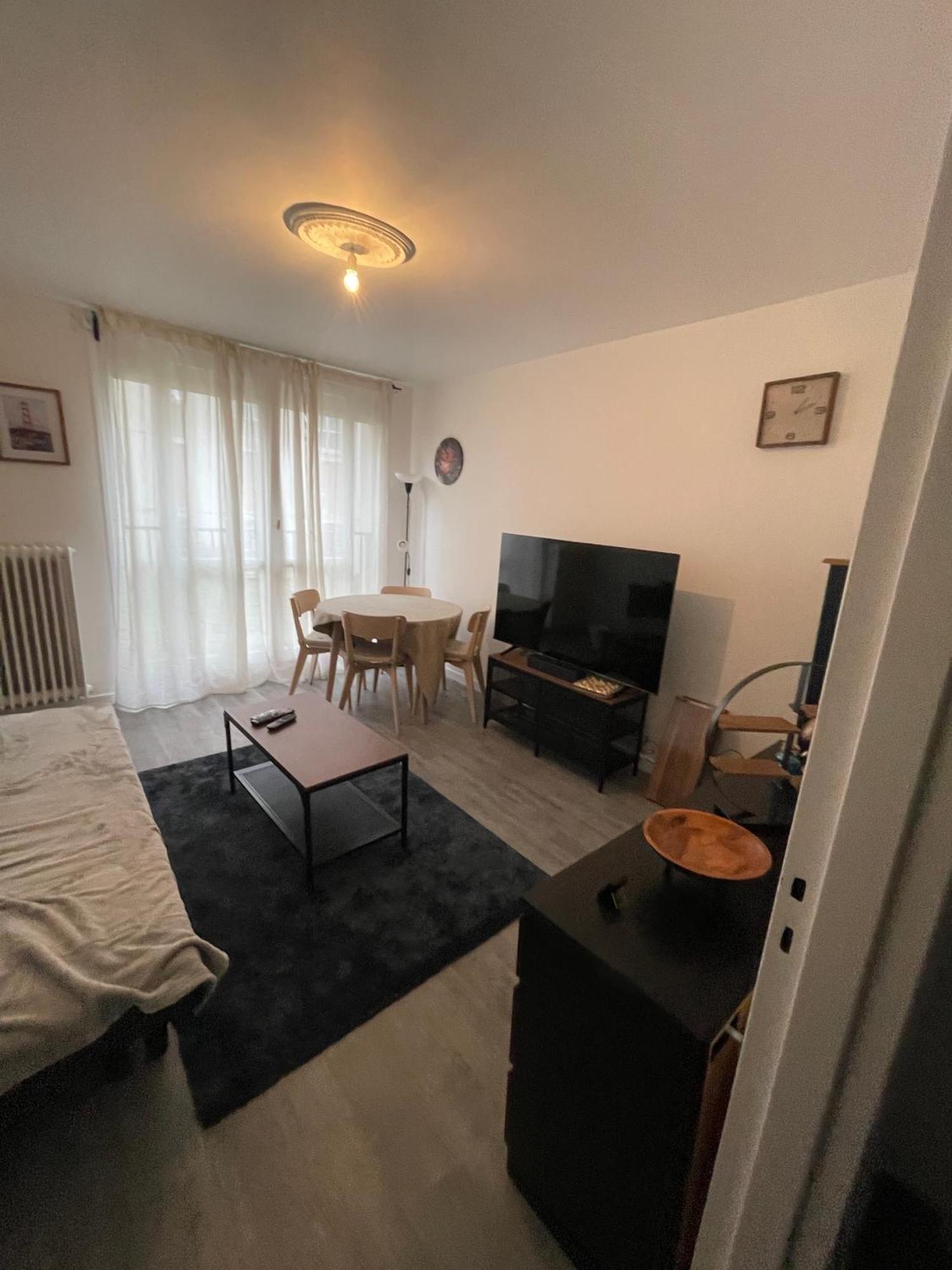 Apartment Situe A A 5 Minutes Du Metro Ligne 14