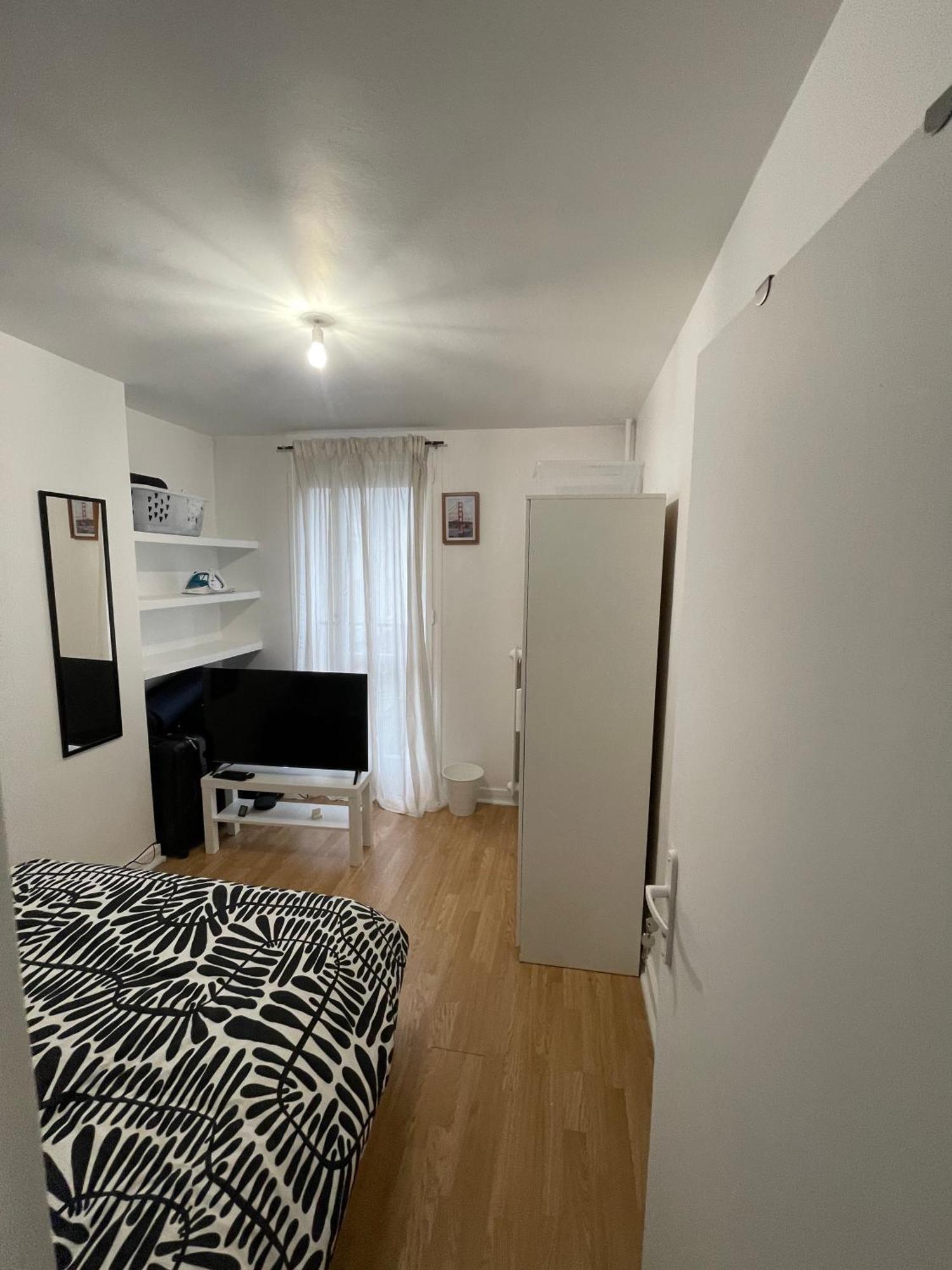 Apartment Situe A A 5 Minutes Du Metro Ligne 14 *